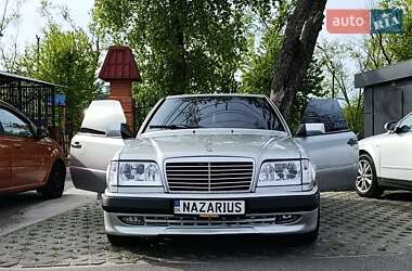 Купе Mercedes-Benz E-Class 1993 в 