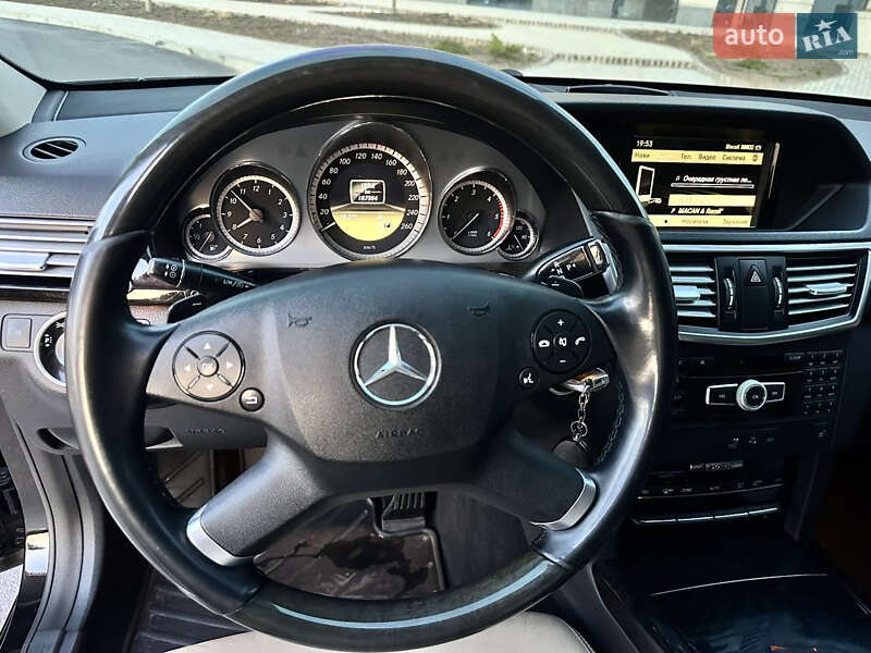 Седан Mercedes-Benz E-Class 2012 в Умані