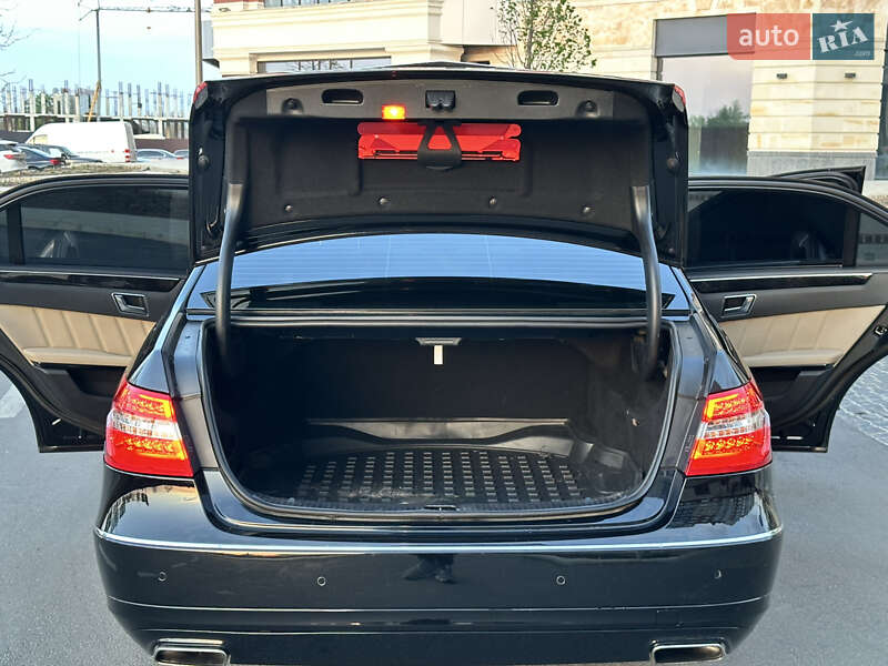 Седан Mercedes-Benz E-Class 2012 в Умані