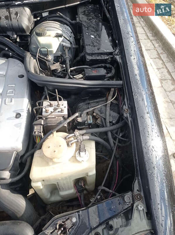 Седан Mercedes-Benz E-Class 2001 в Турці