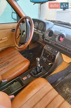 Седан Mercedes-Benz E-Class 1980 в 