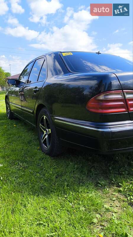 Седан Mercedes-Benz E-Class 2001 в Бориславе