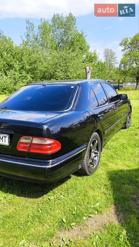Седан Mercedes-Benz E-Class 2001 в Бориславе