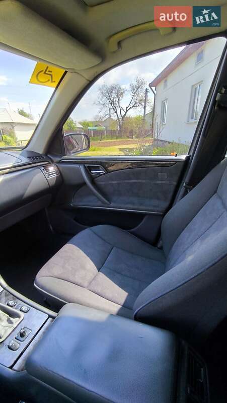 Седан Mercedes-Benz E-Class 2001 в Бориславе