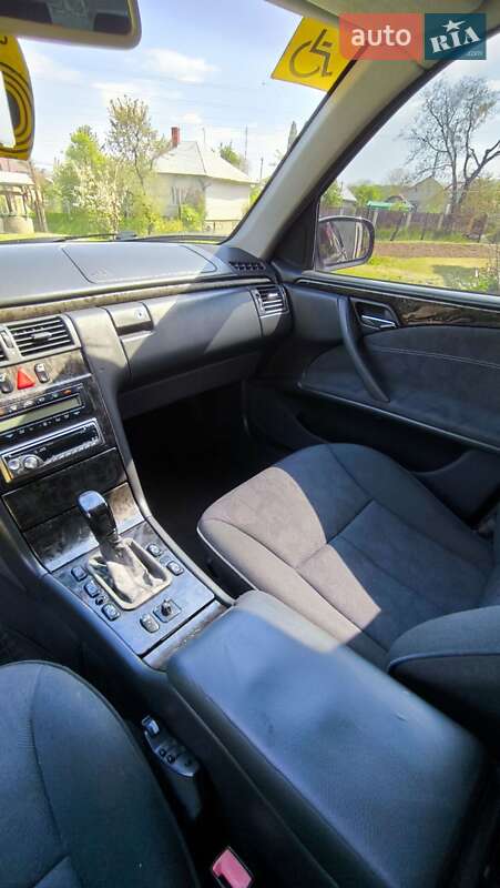 Седан Mercedes-Benz E-Class 2001 в Бориславе