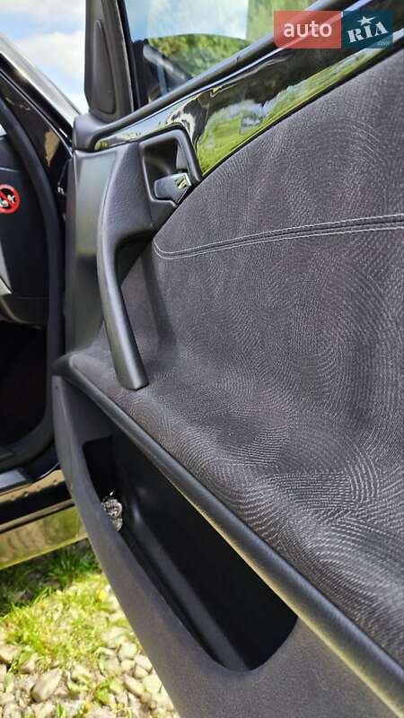 Седан Mercedes-Benz E-Class 2001 в Бориславе