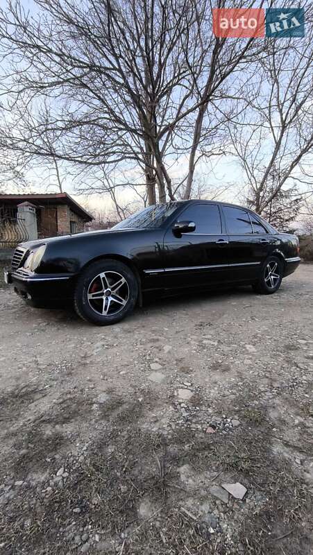 Седан Mercedes-Benz E-Class 2001 в Бориславе