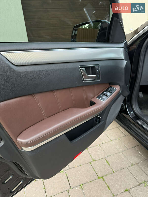 Седан Mercedes-Benz E-Class 2013 в Львове
