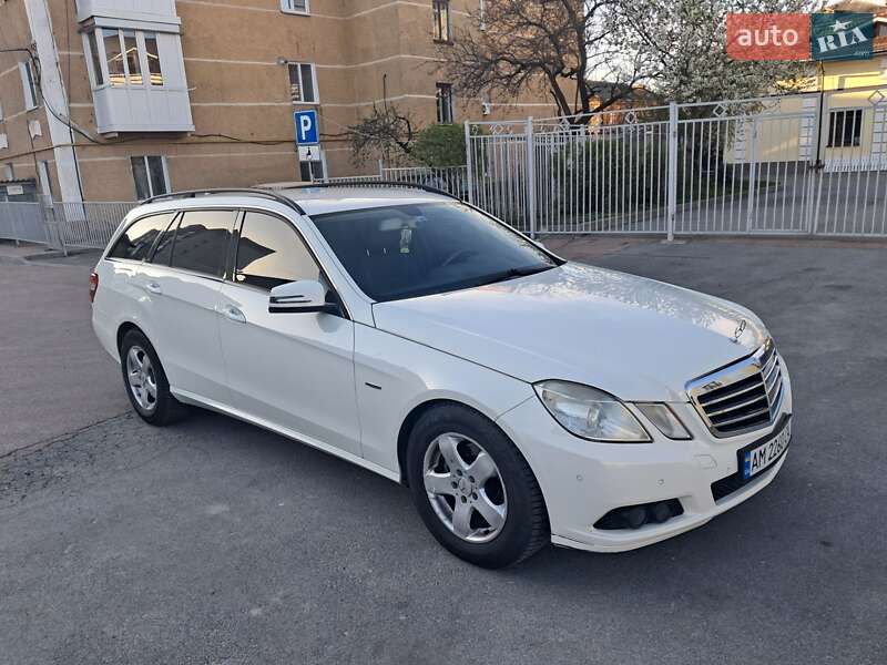 Mercedes-Benz E-Class 2011
