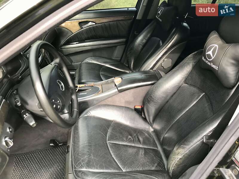 Седан Mercedes-Benz E-Class 2003 в Хоролі