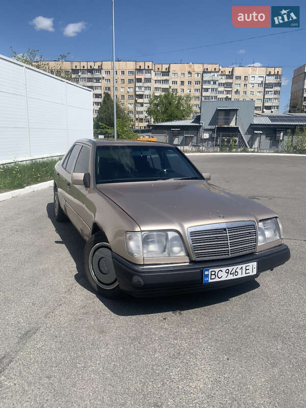 Седан Mercedes-Benz E-Class 1987 в Львові