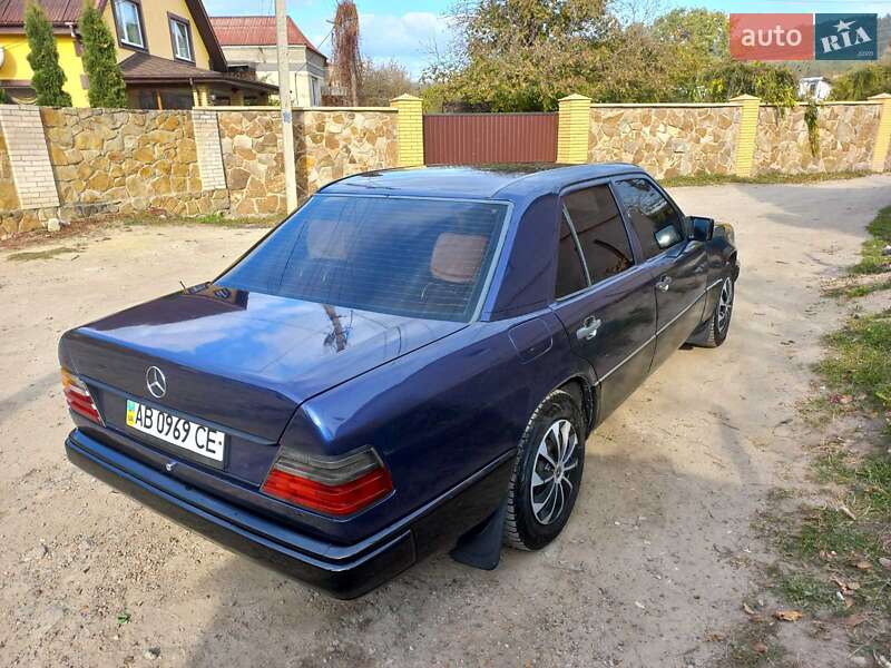 Седан Mercedes-Benz E-Class 1988 в 