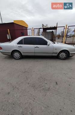 Седан Mercedes-Benz E-Class 1997 в 