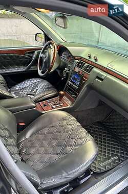 Седан Mercedes-Benz E-Class 2000 в 