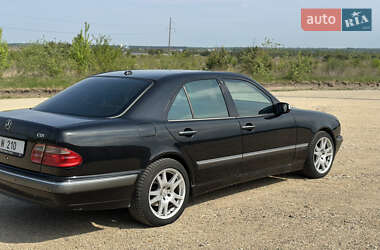 Седан Mercedes-Benz E-Class 2002 в 