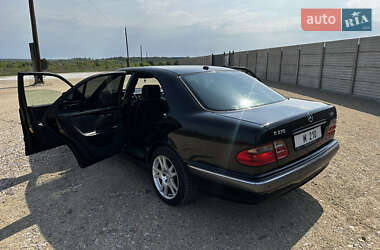 Седан Mercedes-Benz E-Class 2002 в 