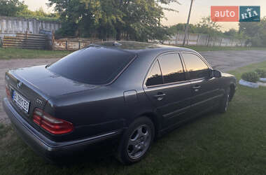 Седан Mercedes-Benz E-Class 2000 в 