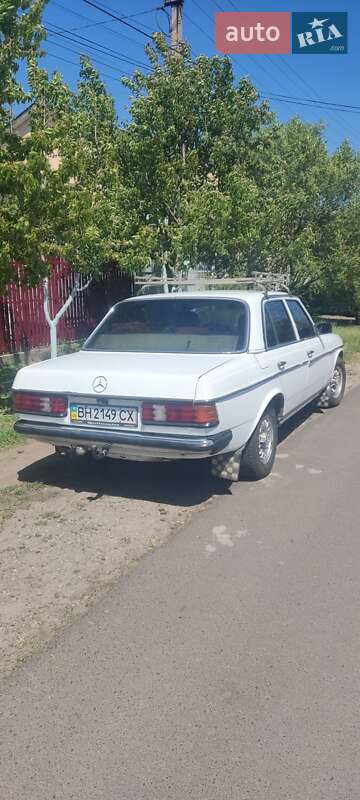Седан Mercedes-Benz E-Class 1982 в Одессе