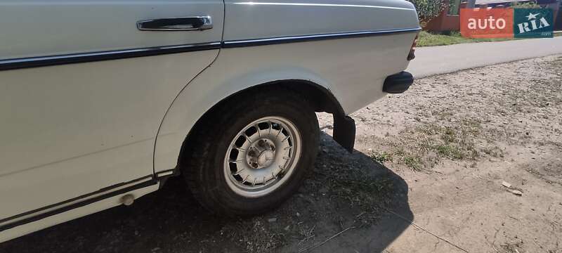 Седан Mercedes-Benz E-Class 1982 в Одессе