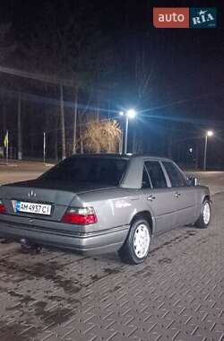 Седан Mercedes-Benz E-Class 1993 в 