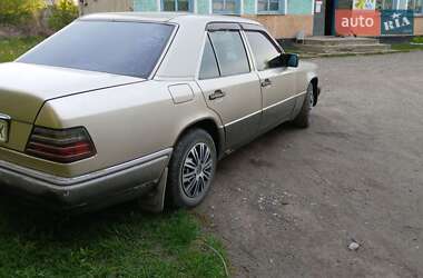 Седан Mercedes-Benz E-Class 1993 в 