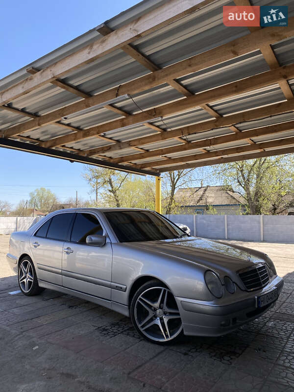 Седан Mercedes-Benz E-Class 2000 в Семенівці