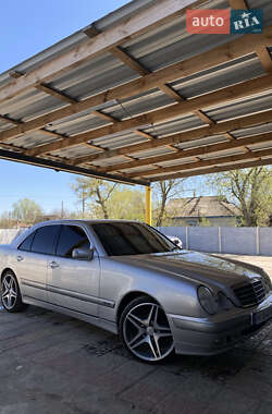 Седан Mercedes-Benz E-Class 2000 в 
