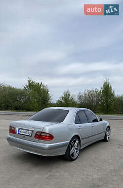 Седан Mercedes-Benz E-Class 2000 в 