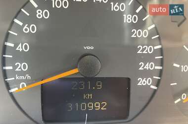 Седан Mercedes-Benz E-Class 2001 в 