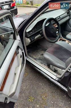 Седан Mercedes-Benz E-Class 1989 в 