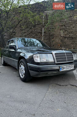 Седан Mercedes-Benz E-Class 1990 в Одессе