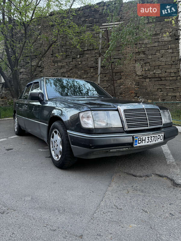 Седан Mercedes-Benz E-Class 1990 в 