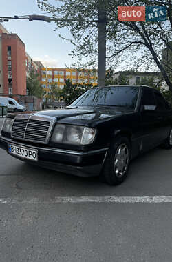 Седан Mercedes-Benz E-Class 1990 в 
