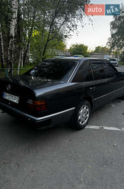 Седан Mercedes-Benz E-Class 1990 в 