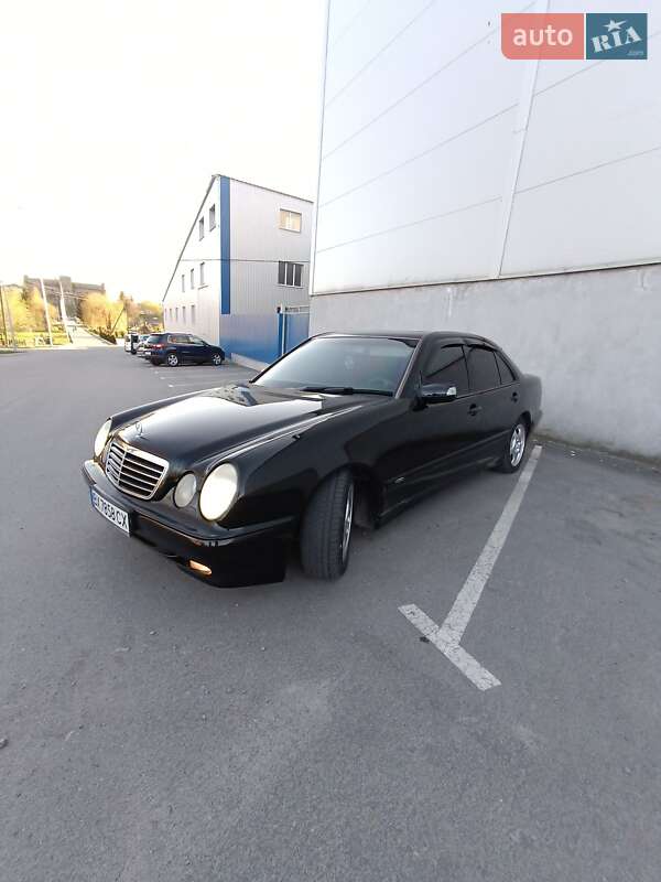 Седан Mercedes-Benz E-Class 2001 в Хмільнику