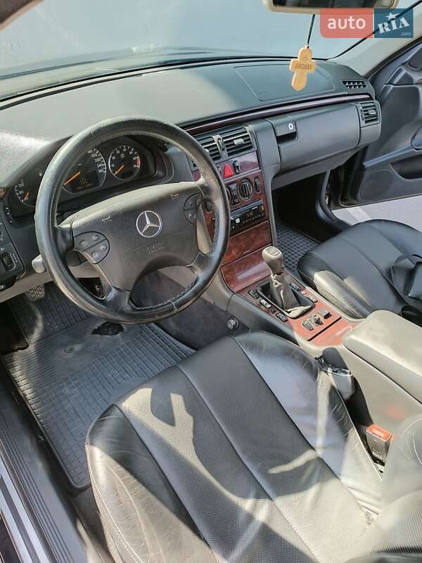 Седан Mercedes-Benz E-Class 2001 в Хмільнику