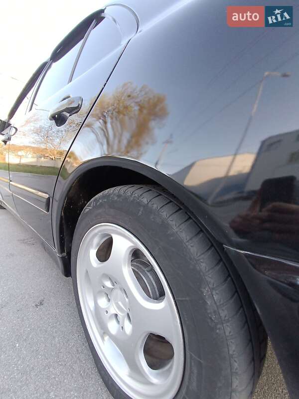 Седан Mercedes-Benz E-Class 2001 в Хмільнику