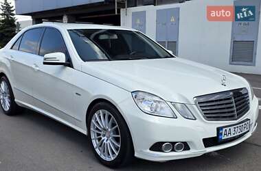 Седан Mercedes-Benz E-Class 2011 в 