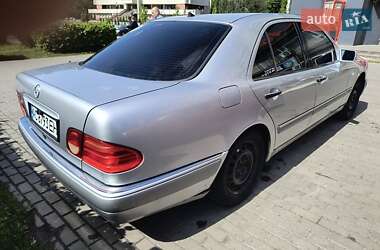 Седан Mercedes-Benz E-Class 1995 в 