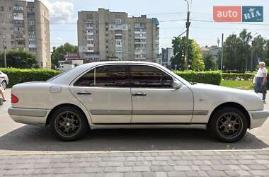 Седан Mercedes-Benz E-Class 1995 в 