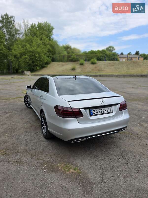 Седан Mercedes-Benz E-Class 2013 в Умані