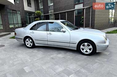 Седан Mercedes-Benz E-Class 2000 в 