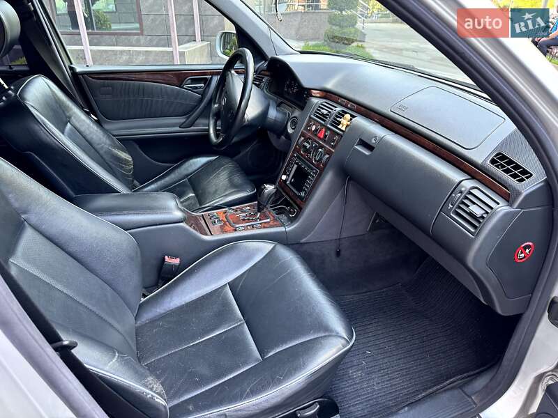 Седан Mercedes-Benz E-Class 2000 в Виннице