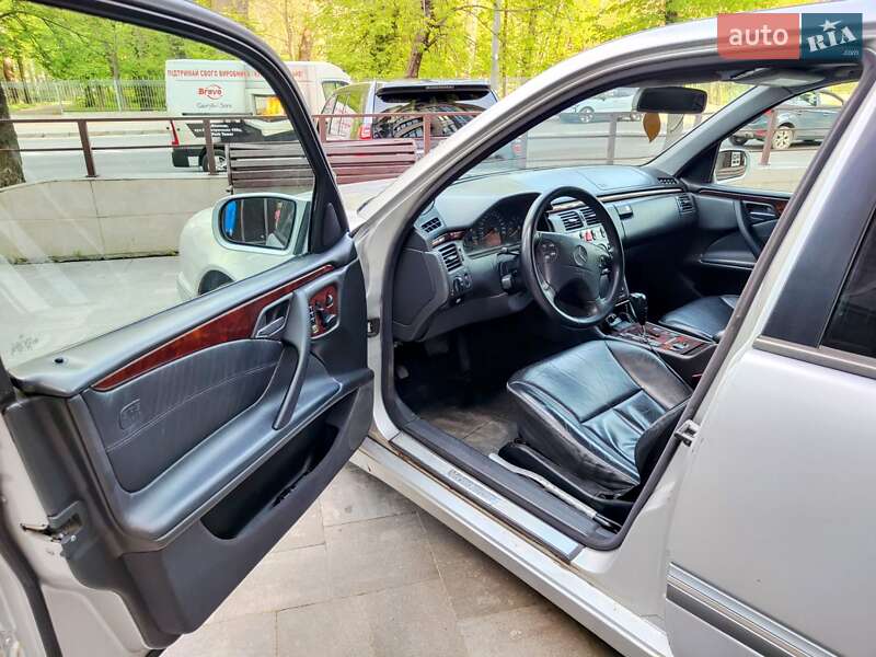 Седан Mercedes-Benz E-Class 2000 в Виннице