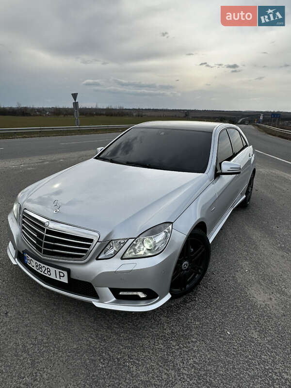 Седан Mercedes-Benz E-Class 2010 в Бучачі