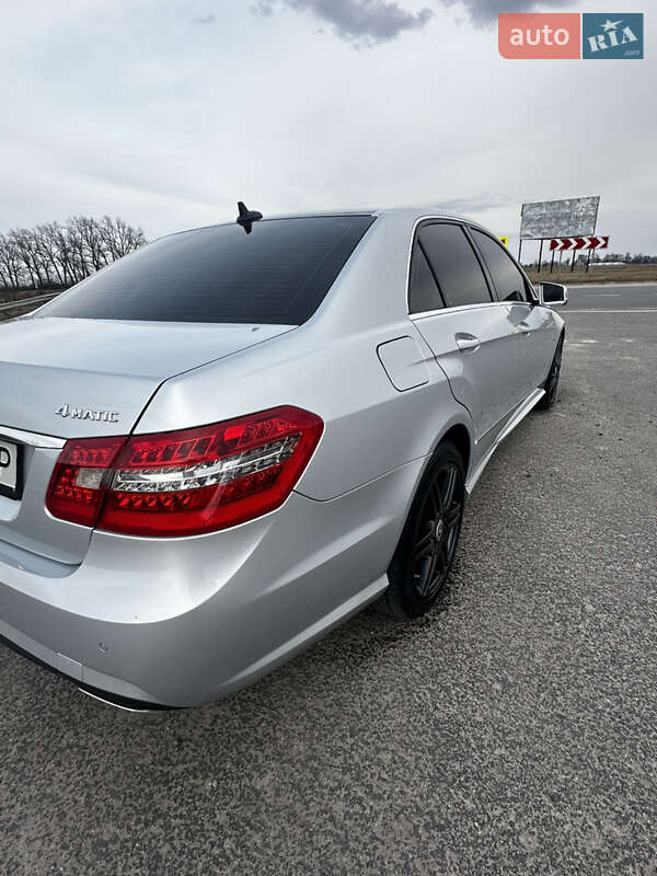Седан Mercedes-Benz E-Class 2010 в Бучачі