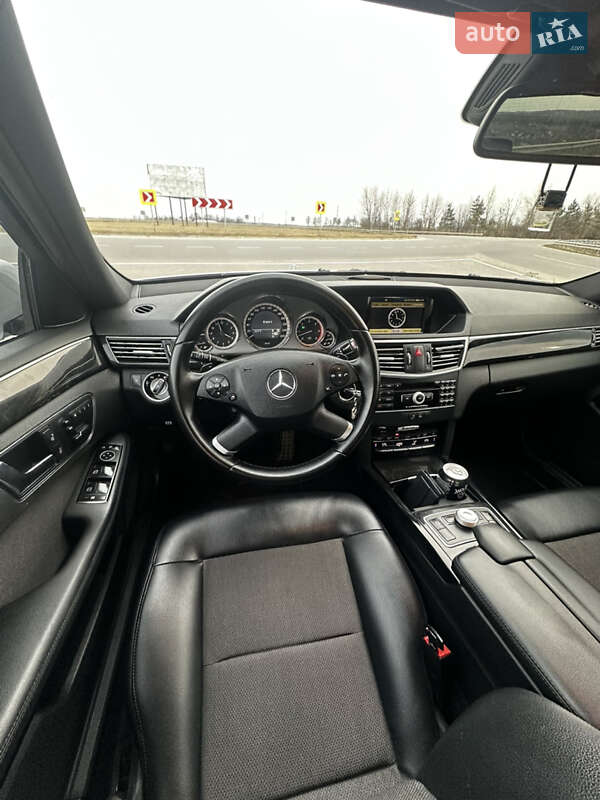 Седан Mercedes-Benz E-Class 2010 в Бучачі