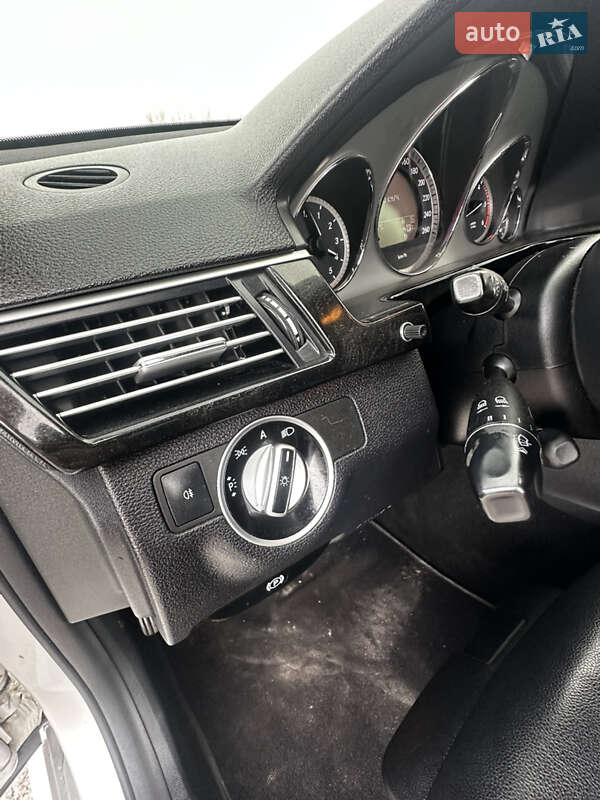 Седан Mercedes-Benz E-Class 2010 в Бучачі
