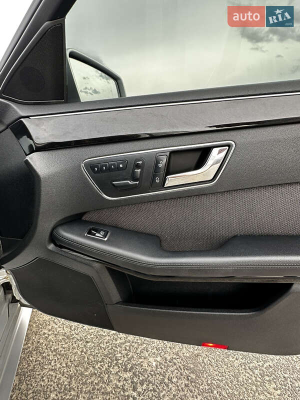 Седан Mercedes-Benz E-Class 2010 в Бучачі