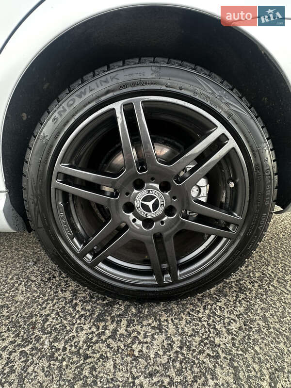 Седан Mercedes-Benz E-Class 2010 в Бучачі